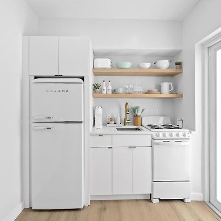 M Lake Worth Beach - Modern Villas Near West Palm Beach, Chic Retro Vibes, King Bed, Cozy Backyard, Bbq, Workspace, High-Speed Internet, Free Parking, 5 Minutes To Downtown & Beach מראה חיצוני תמונה