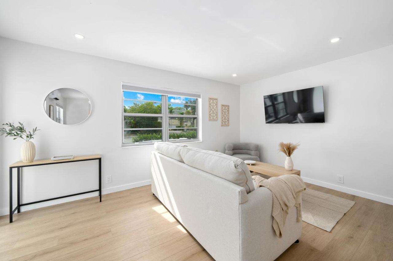 M Lake Worth Beach - Modern Villas Near West Palm Beach, Chic Retro Vibes, King Bed, Cozy Backyard, Bbq, Workspace, High-Speed Internet, Free Parking, 5 Minutes To Downtown & Beach מראה חיצוני תמונה