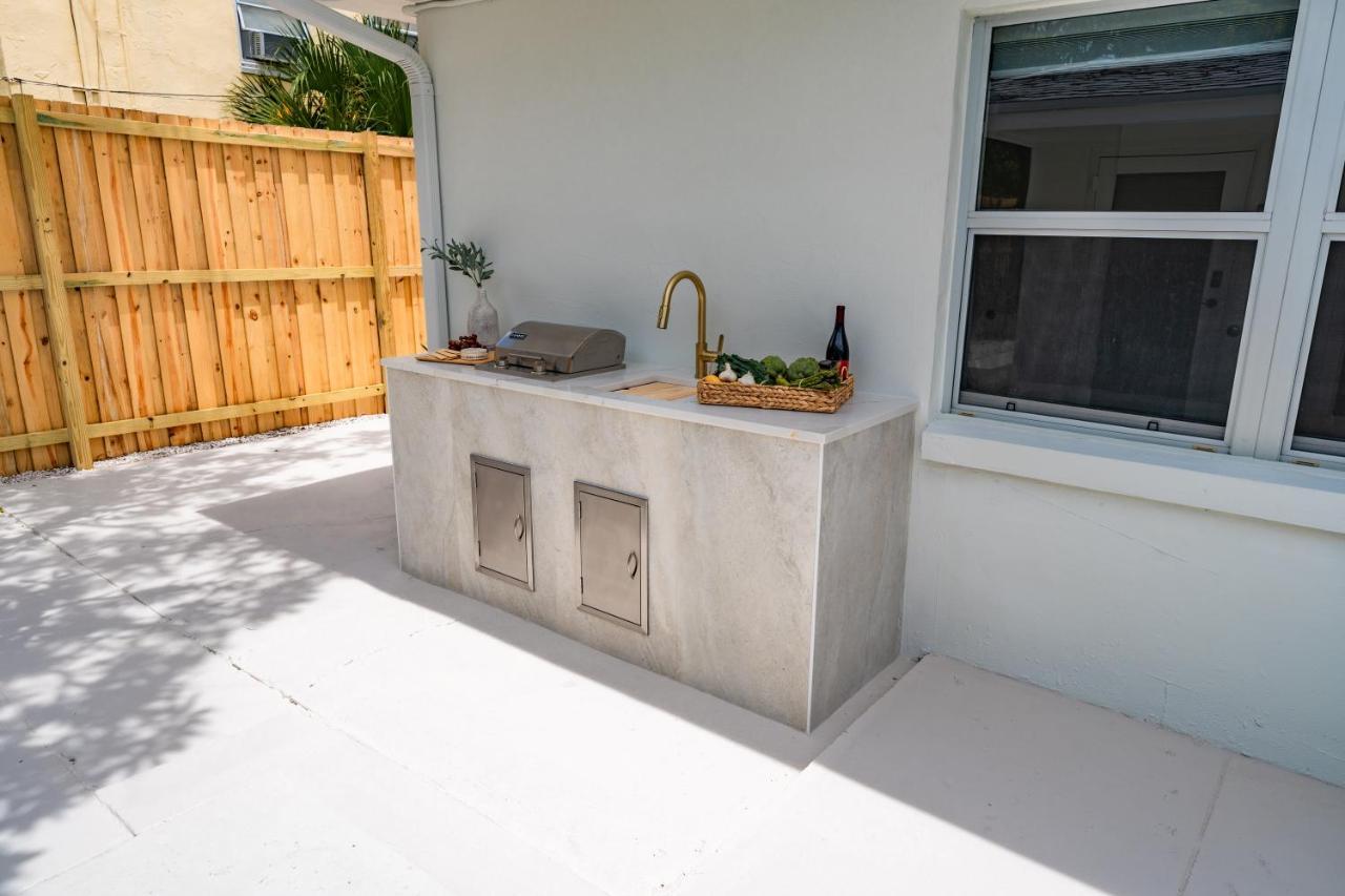 M Lake Worth Beach - Modern Villas Near West Palm Beach, Chic Retro Vibes, King Bed, Cozy Backyard, Bbq, Workspace, High-Speed Internet, Free Parking, 5 Minutes To Downtown & Beach מראה חיצוני תמונה