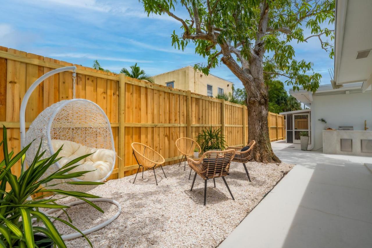 M Lake Worth Beach - Modern Villas Near West Palm Beach, Chic Retro Vibes, King Bed, Cozy Backyard, Bbq, Workspace, High-Speed Internet, Free Parking, 5 Minutes To Downtown & Beach מראה חיצוני תמונה