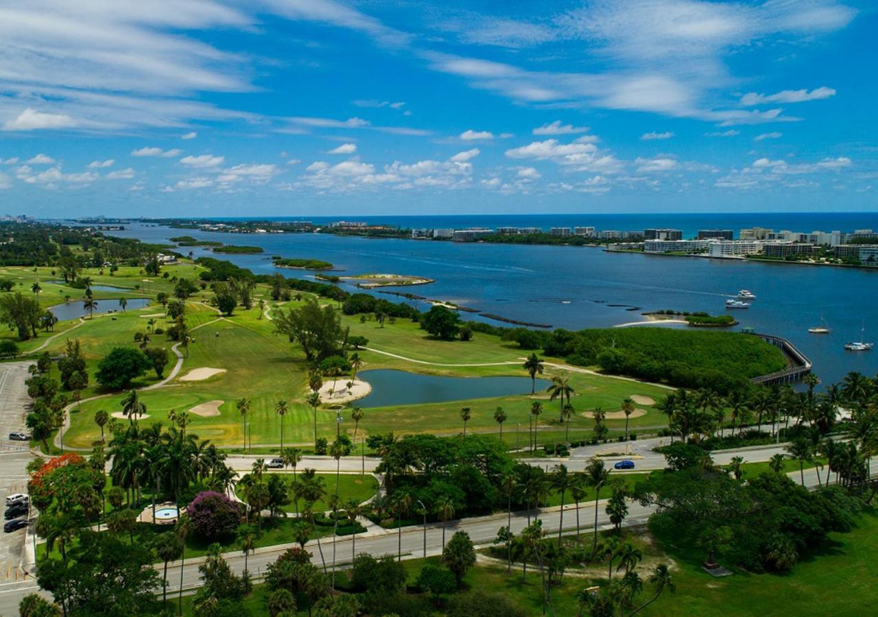 M Lake Worth Beach - Modern Villas Near West Palm Beach, Chic Retro Vibes, King Bed, Cozy Backyard, Bbq, Workspace, High-Speed Internet, Free Parking, 5 Minutes To Downtown & Beach מראה חיצוני תמונה