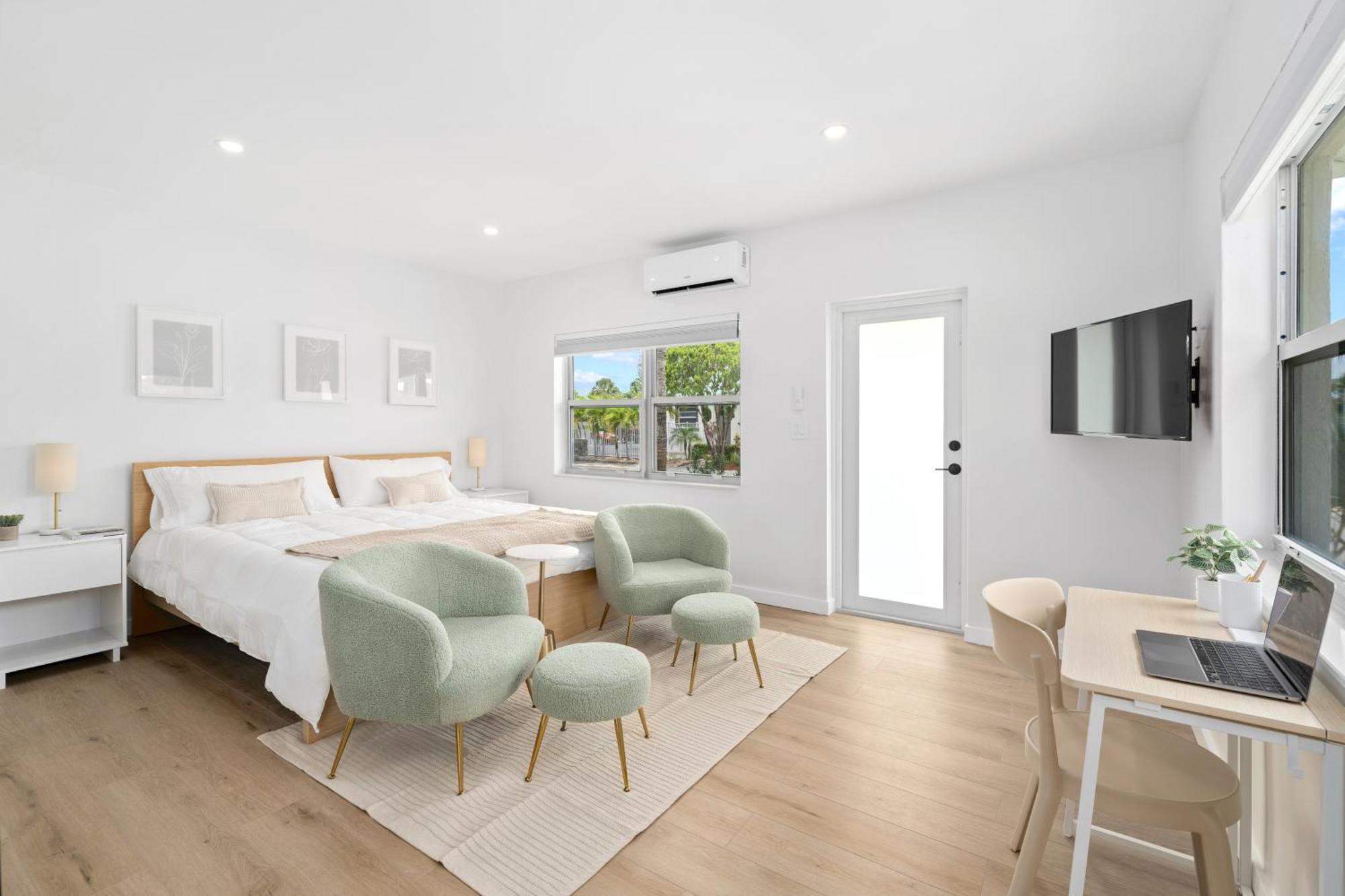 M Lake Worth Beach - Modern Villas Near West Palm Beach, Chic Retro Vibes, King Bed, Cozy Backyard, Bbq, Workspace, High-Speed Internet, Free Parking, 5 Minutes To Downtown & Beach מראה חיצוני תמונה