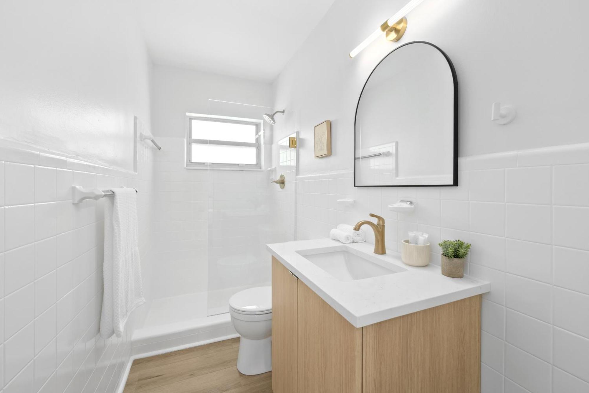 M Lake Worth Beach - Modern Villas Near West Palm Beach, Chic Retro Vibes, King Bed, Cozy Backyard, Bbq, Workspace, High-Speed Internet, Free Parking, 5 Minutes To Downtown & Beach מראה חיצוני תמונה