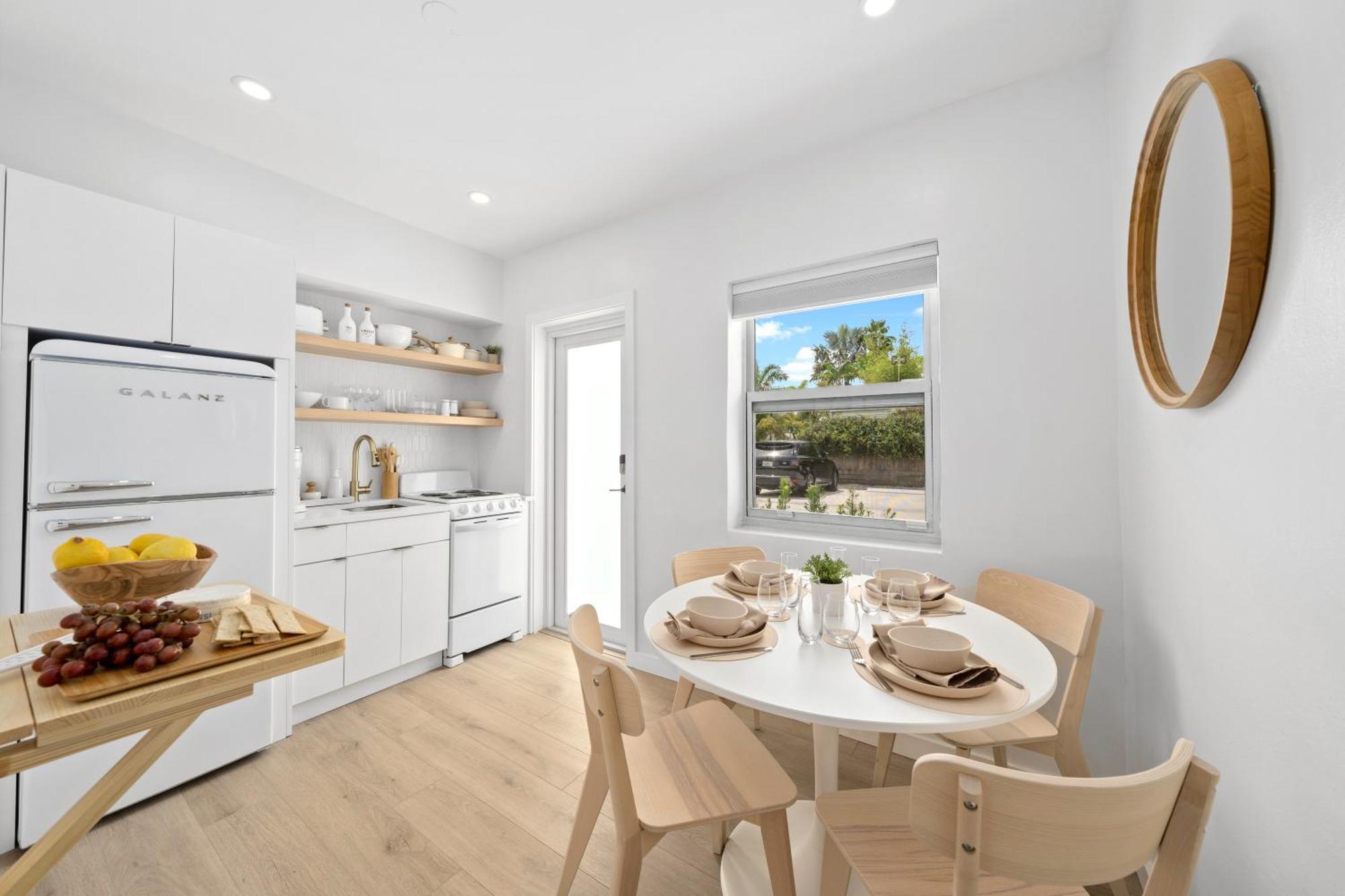 M Lake Worth Beach - Modern Villas Near West Palm Beach, Chic Retro Vibes, King Bed, Cozy Backyard, Bbq, Workspace, High-Speed Internet, Free Parking, 5 Minutes To Downtown & Beach מראה חיצוני תמונה