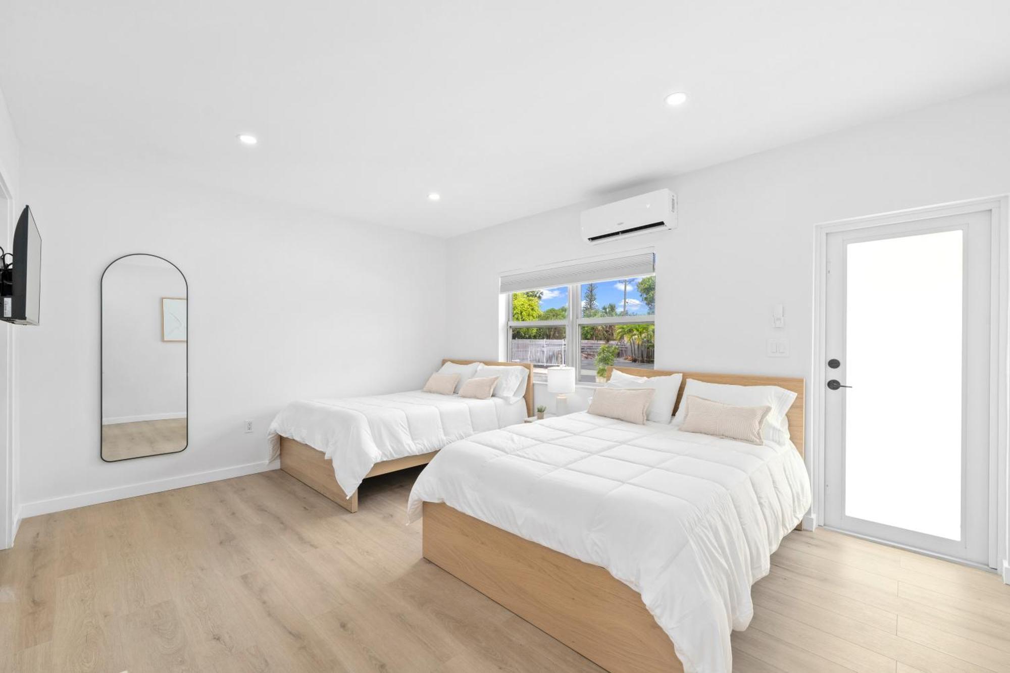 M Lake Worth Beach - Modern Villas Near West Palm Beach, Chic Retro Vibes, King Bed, Cozy Backyard, Bbq, Workspace, High-Speed Internet, Free Parking, 5 Minutes To Downtown & Beach מראה חיצוני תמונה