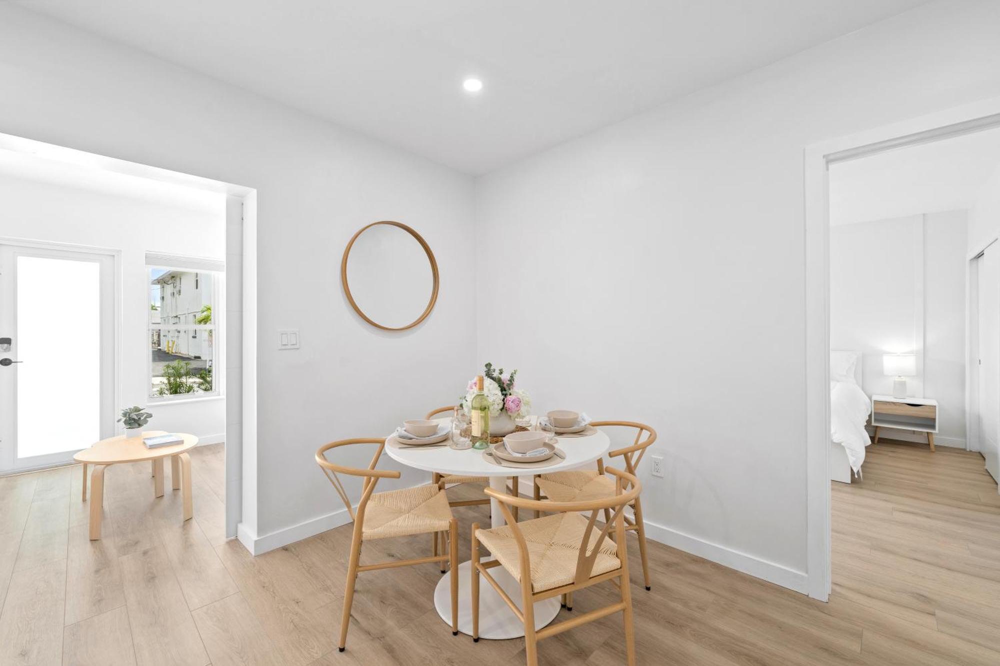 M Lake Worth Beach - Modern Villas Near West Palm Beach, Chic Retro Vibes, King Bed, Cozy Backyard, Bbq, Workspace, High-Speed Internet, Free Parking, 5 Minutes To Downtown & Beach מראה חיצוני תמונה