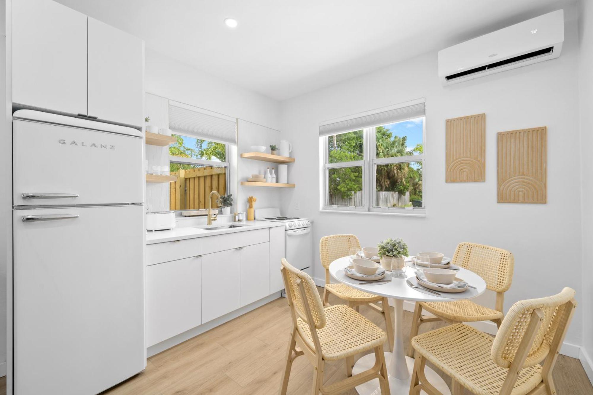 M Lake Worth Beach - Modern Villas Near West Palm Beach, Chic Retro Vibes, King Bed, Cozy Backyard, Bbq, Workspace, High-Speed Internet, Free Parking, 5 Minutes To Downtown & Beach מראה חיצוני תמונה