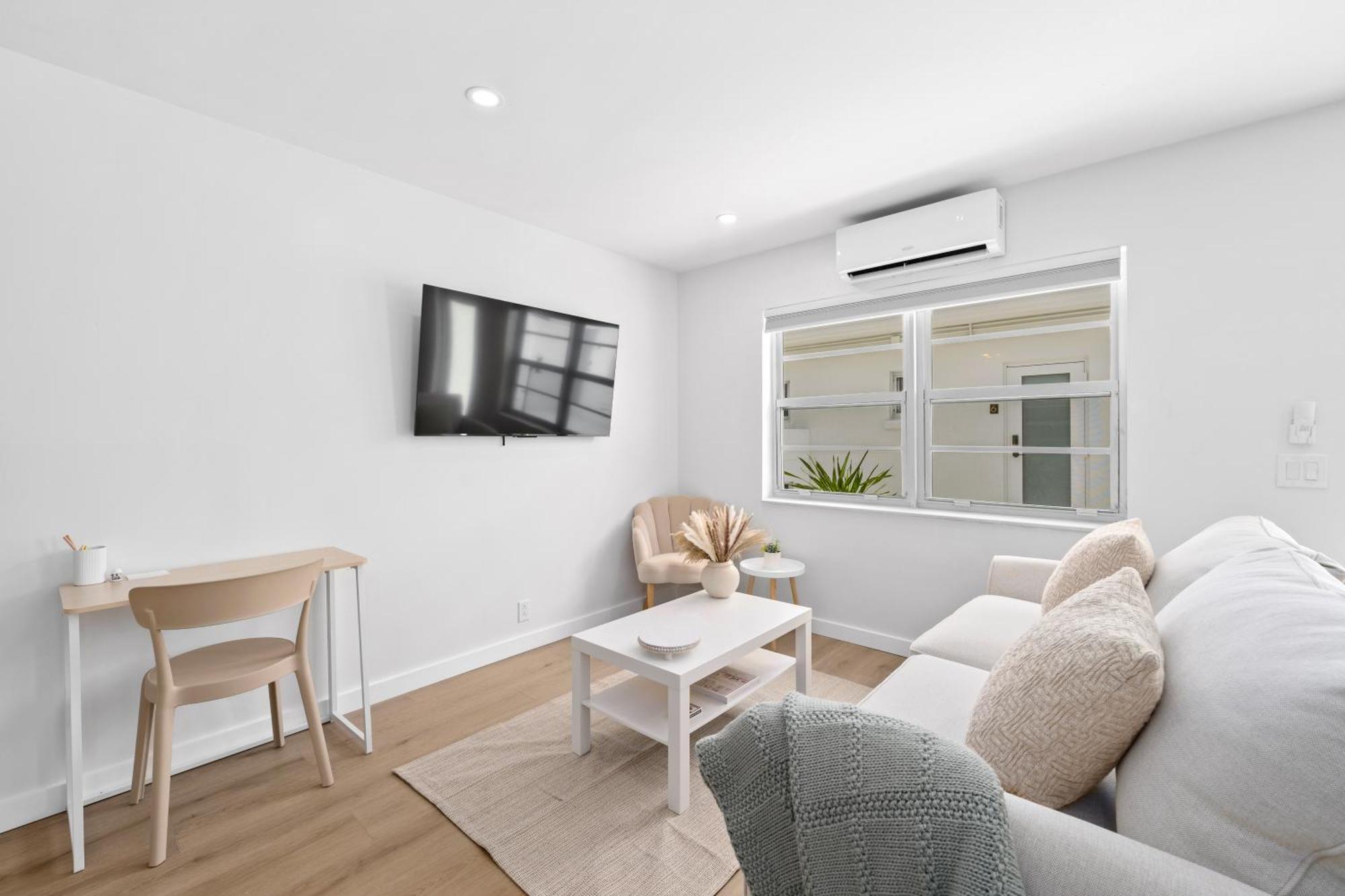 M Lake Worth Beach - Modern Villas Near West Palm Beach, Chic Retro Vibes, King Bed, Cozy Backyard, Bbq, Workspace, High-Speed Internet, Free Parking, 5 Minutes To Downtown & Beach מראה חיצוני תמונה