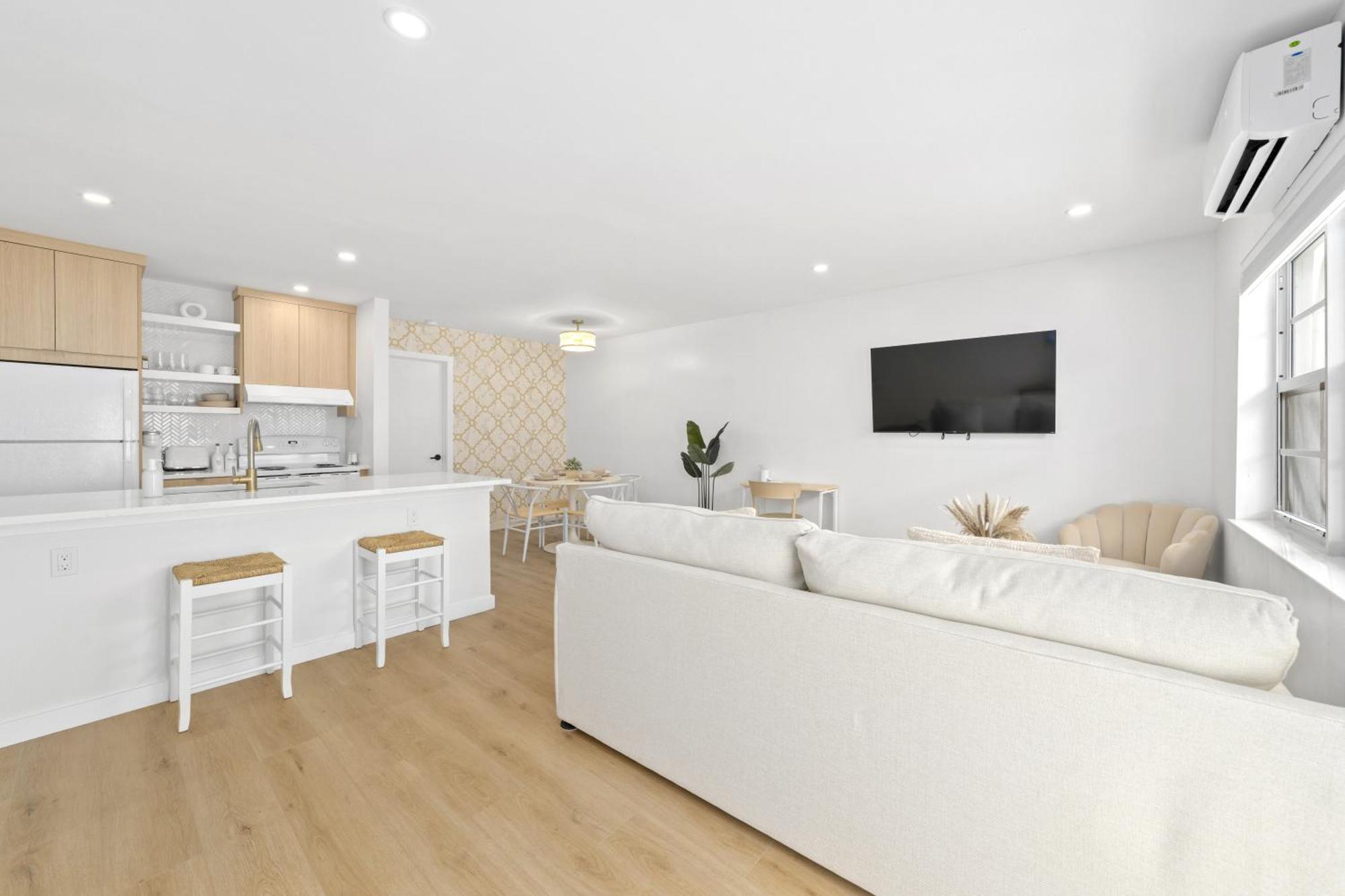 M Lake Worth Beach - Modern Villas Near West Palm Beach, Chic Retro Vibes, King Bed, Cozy Backyard, Bbq, Workspace, High-Speed Internet, Free Parking, 5 Minutes To Downtown & Beach מראה חיצוני תמונה