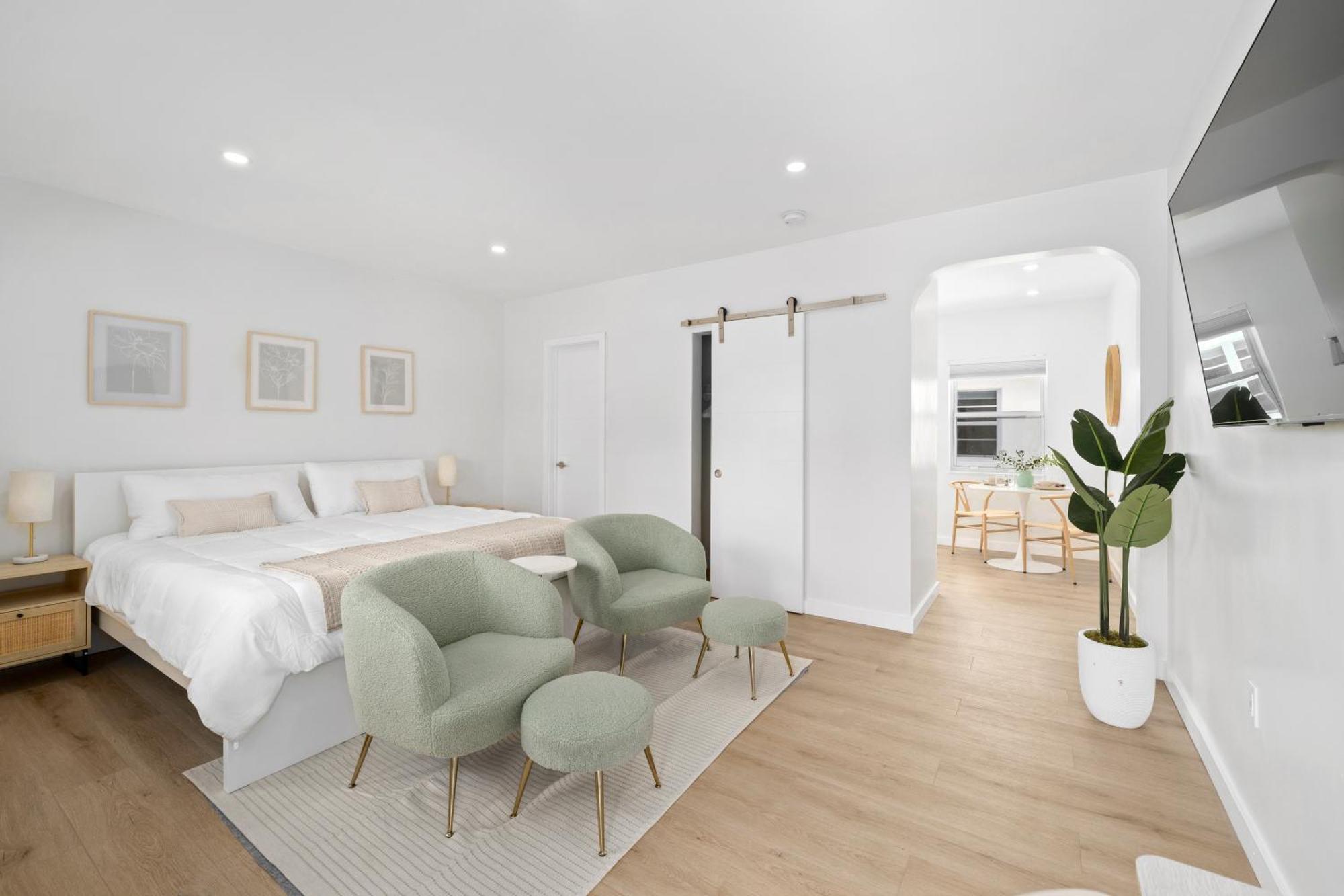 M Lake Worth Beach - Modern Villas Near West Palm Beach, Chic Retro Vibes, King Bed, Cozy Backyard, Bbq, Workspace, High-Speed Internet, Free Parking, 5 Minutes To Downtown & Beach מראה חיצוני תמונה