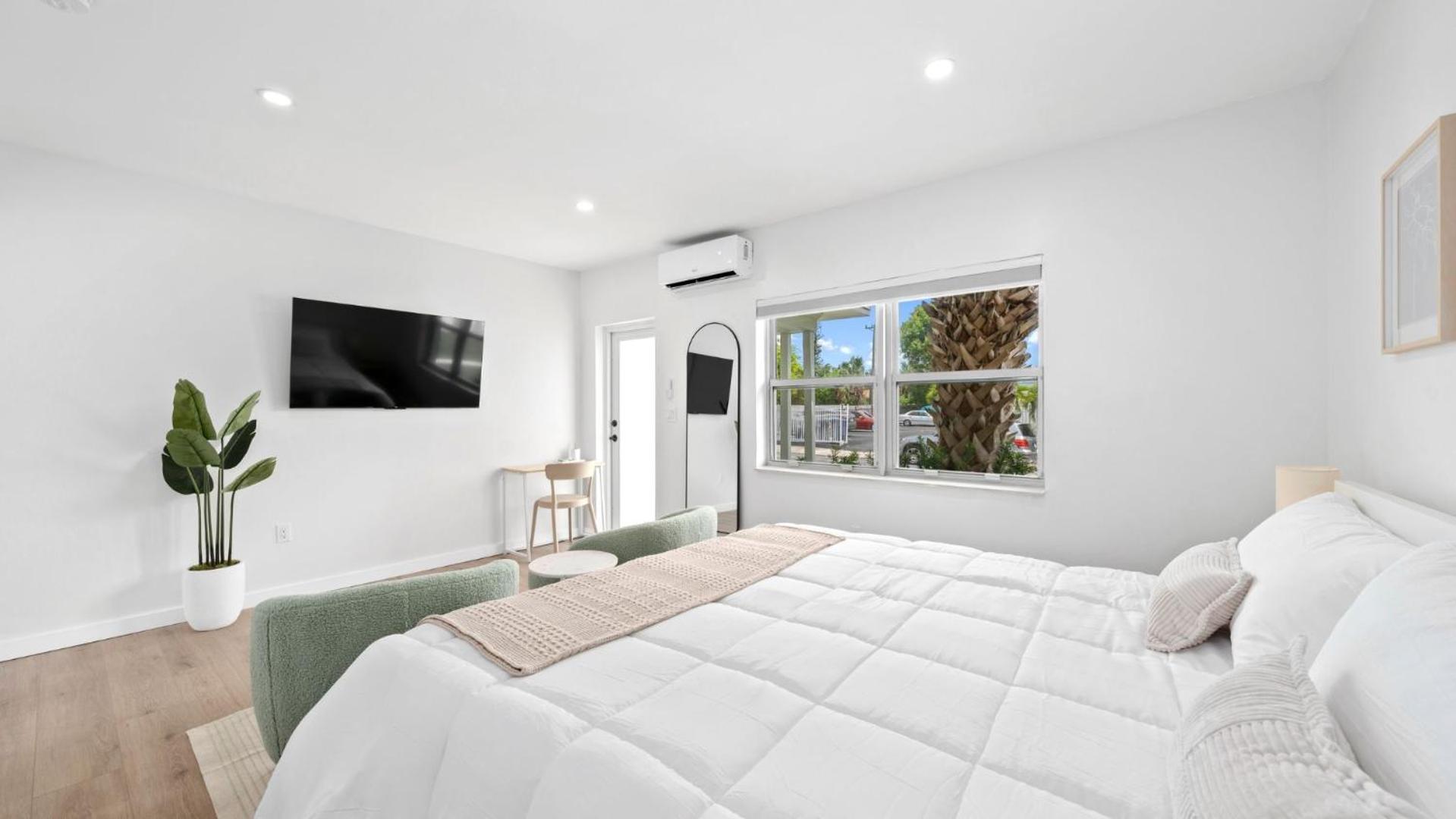 M Lake Worth Beach - Modern Villas Near West Palm Beach, Chic Retro Vibes, King Bed, Cozy Backyard, Bbq, Workspace, High-Speed Internet, Free Parking, 5 Minutes To Downtown & Beach מראה חיצוני תמונה
